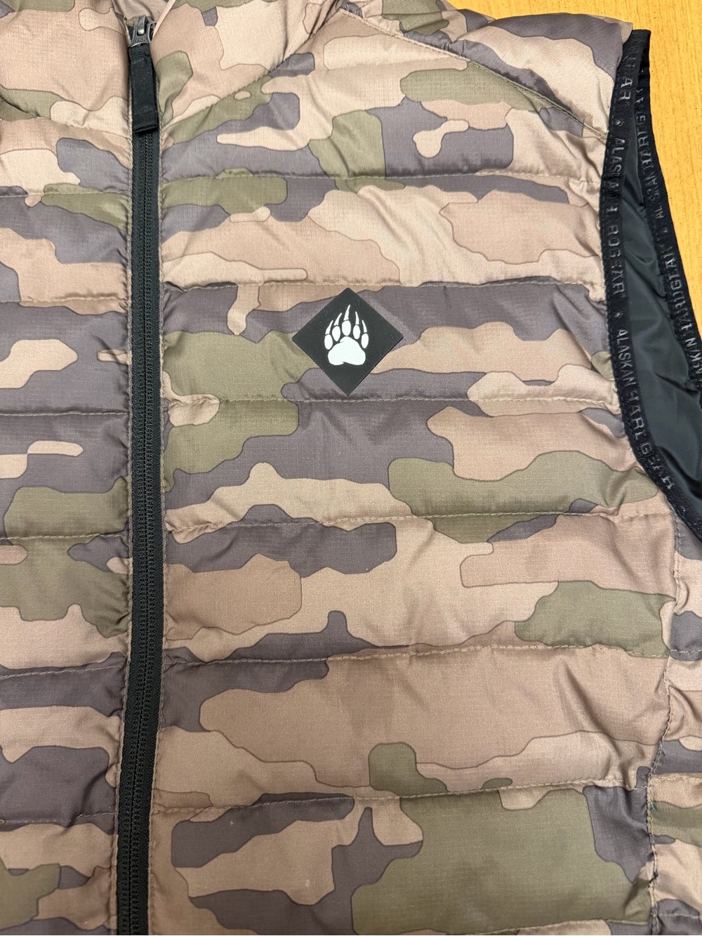 Duluth Trading Co AKHG Camo Puffer Vest | Cabincore Winter Woodland Hiking | M - Picture 4 of 10